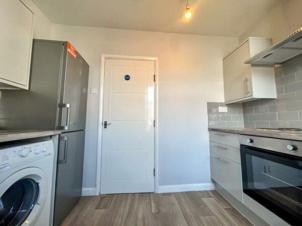 Furnished Double Room To Let - HP11