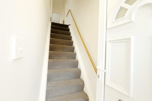 2 Bedroom Flat For Sale - HP12