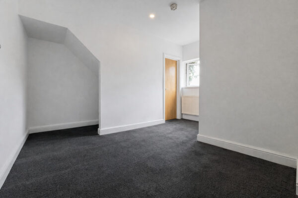 3 Bedroom Flat To Let - HP11