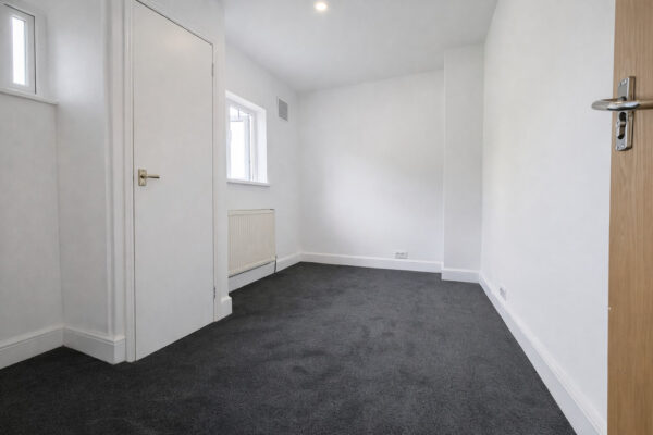 3 Bedroom Flat To Let - HP11