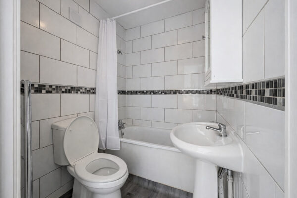 3 Bedroom Flat To Let - HP11