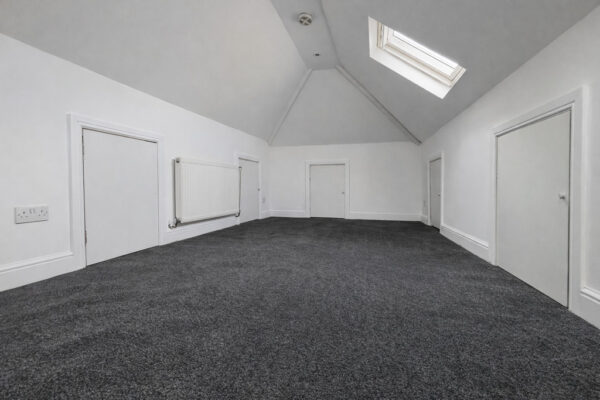 3 Bedroom Flat To Let - HP11