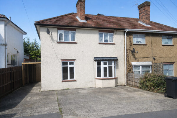 3 Bedroom Flat To Let - HP11