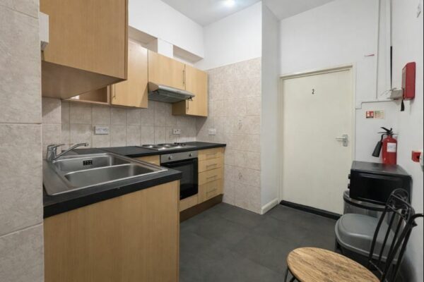 Furnished Double Room To Let - HP11