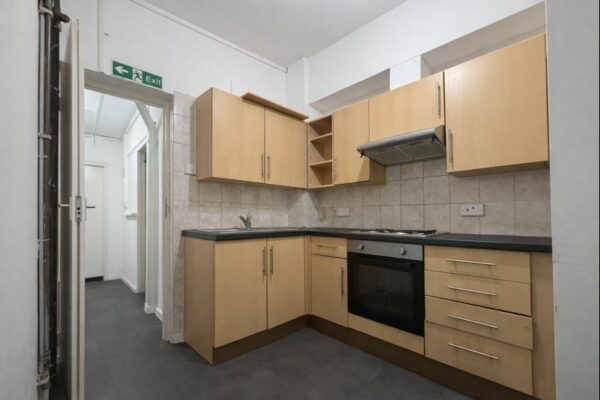 Furnished Double Room To Let - HP11