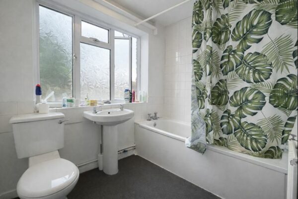 Furnished Double Room To Let - HP11