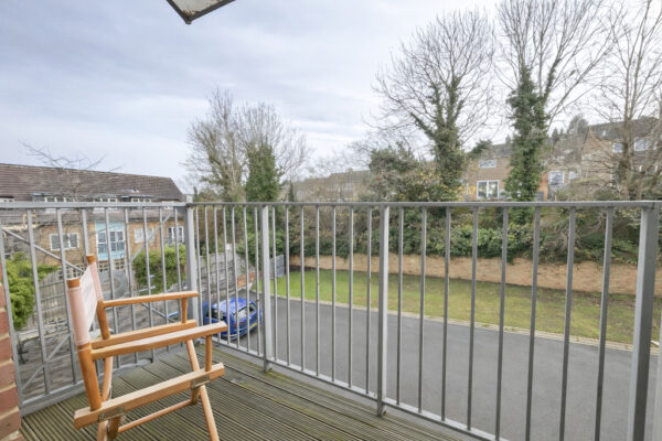2 Bedroom Flat To Let - HP12
