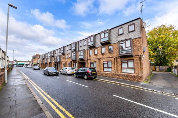 1 Bedroom Flat For Sale - HP11