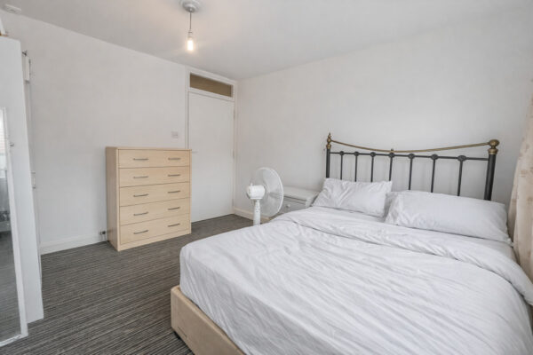 1 Bedroom Flat For Sale - HP11