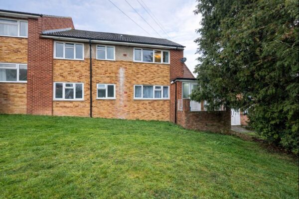 3 Bedroom Flat To Let - HP11