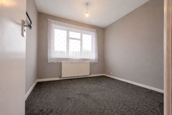 3 Bedroom Flat To Let - HP11
