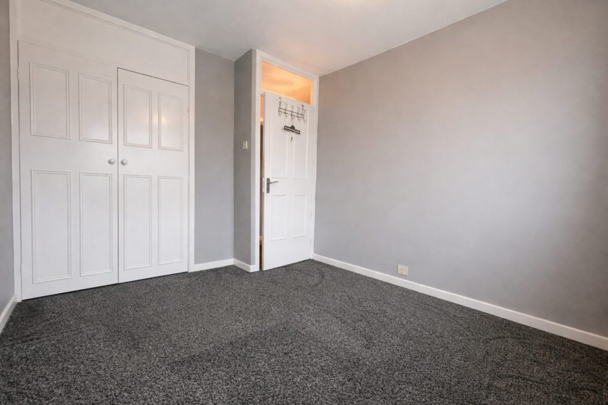 3 Bedroom Flat To Let - HP11