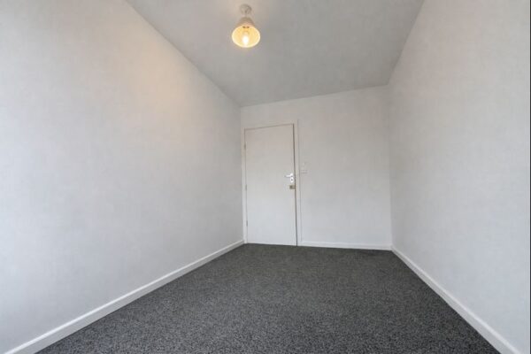 3 Bedroom Flat To Let - HP11