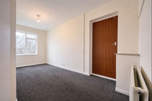3 Bedroom Flat To Let - HP11