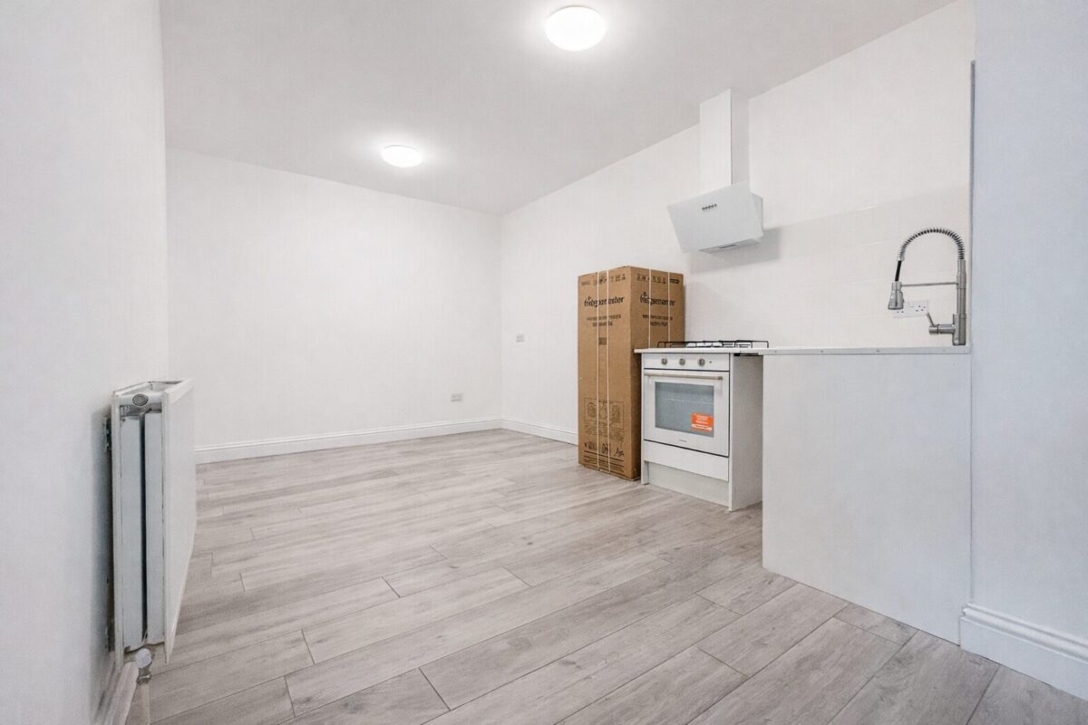 1 Bedroom Flat To Let - HP11 (Bills Included)