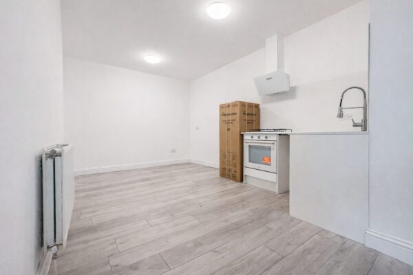 1 Bedroom Flat To Let - HP11 (Bills Included)