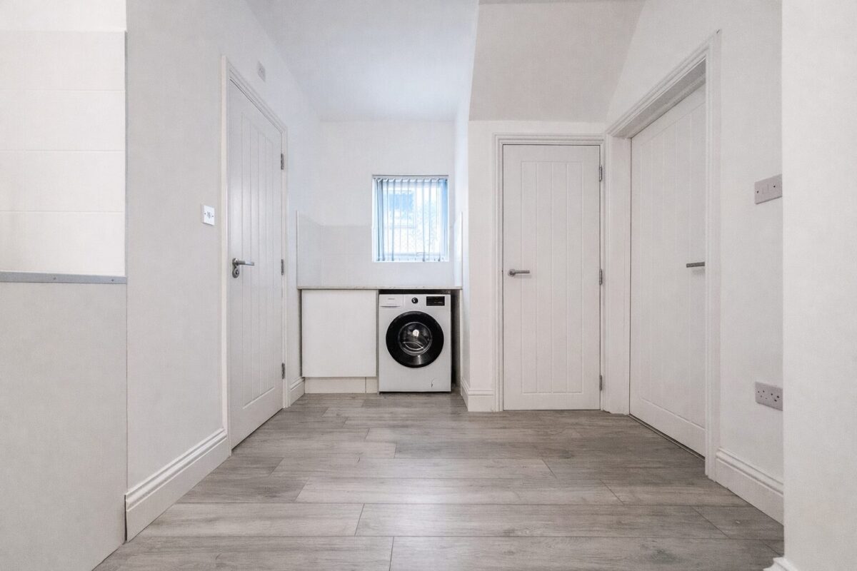 1 Bedroom Flat To Let - HP11 (Bills Included)