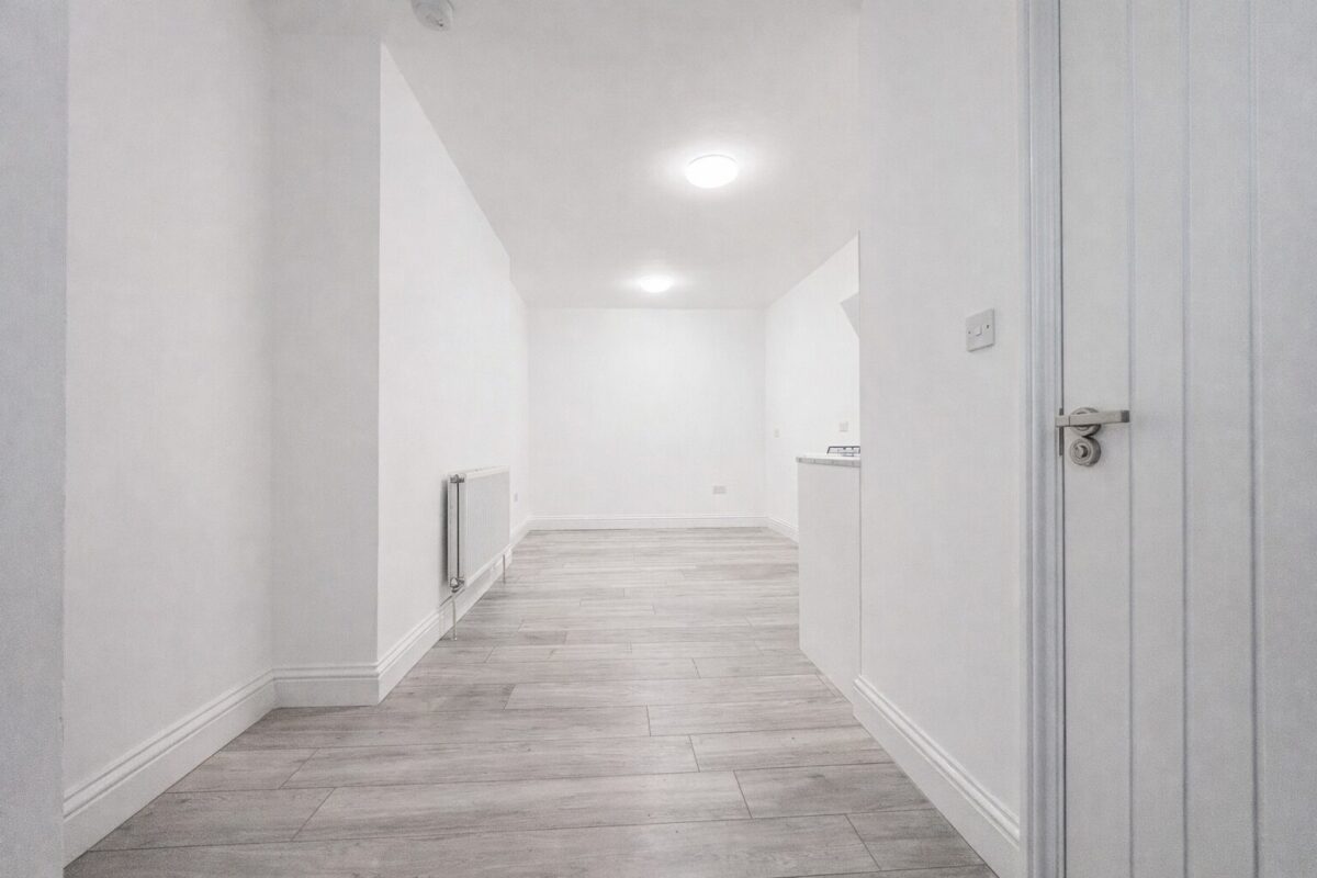 1 Bedroom Flat To Let - HP11 (Bills Included)