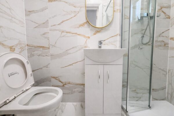 1 Bedroom Flat To Let - HP11 (Bills Included)