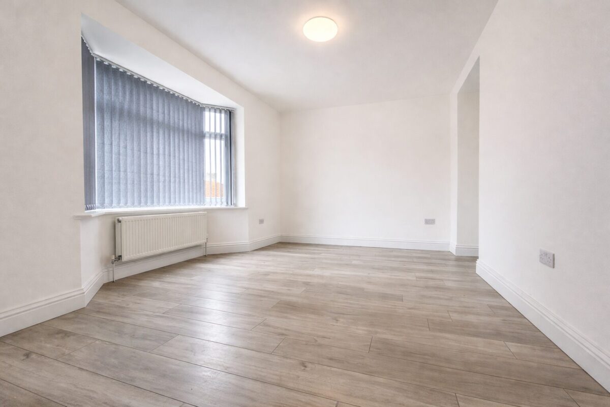 1 Bedroom Flat To Let - HP11 (Bills Included)