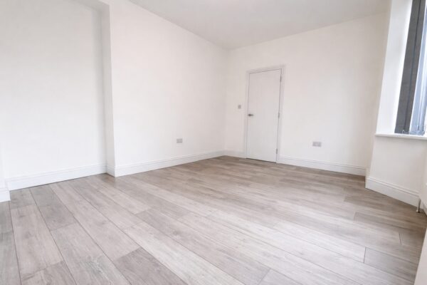1 Bedroom Flat To Let - HP11 (Bills Included)