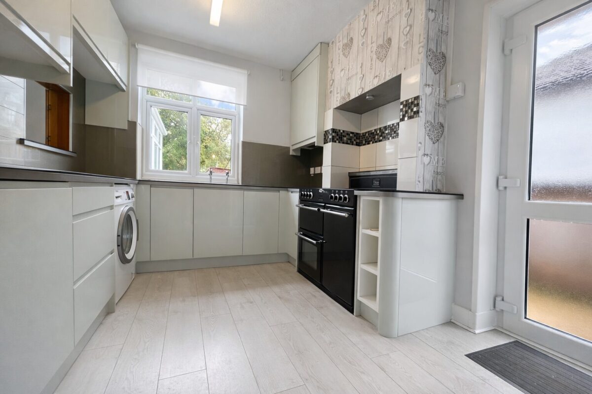 5 Bedroom House To Let - HP12