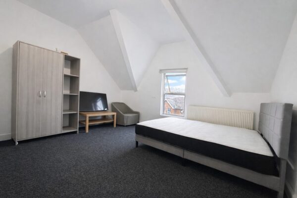 Furnished Double Room To Let - HP11