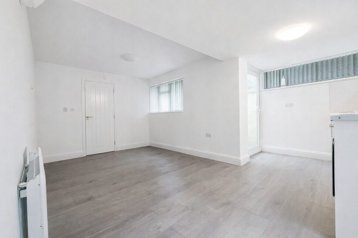 Studio Annex To Let - HP11 (Bills Included)