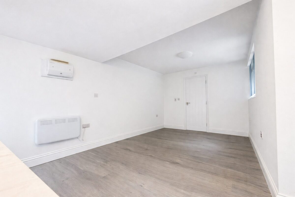 Studio Annex To Let - HP11 (Bills Included)