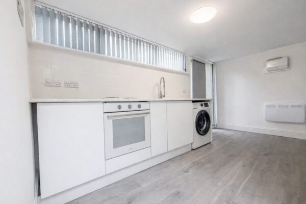 Studio Annex To Let - HP11 (Bills Included)