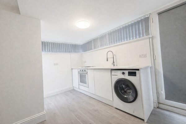 Studio Annex To Let - HP11 (Bills Included)