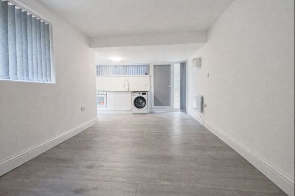 Studio Annex To Let - HP11 (Bills Included)