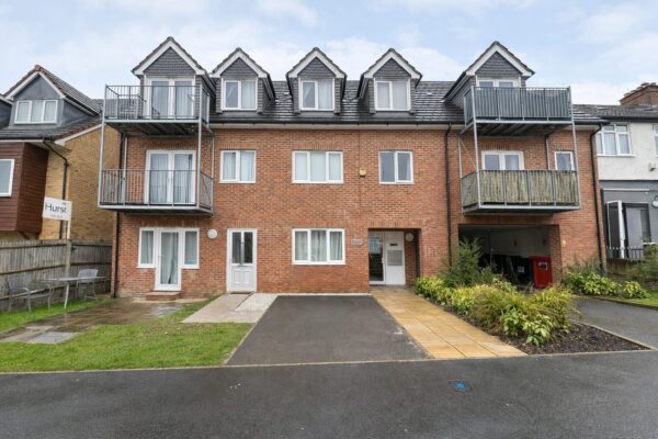 2 Bedroom Flat To Let - HP12
