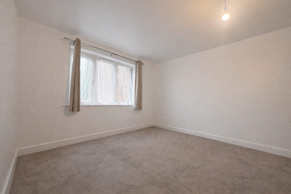 2 Bedroom Flat To Let - HP12
