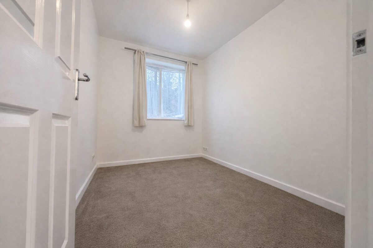 2 Bedroom Flat To Let - HP12