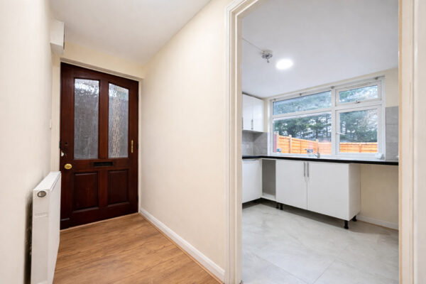 Modern 4 Bedroom Flat To Let - HP11