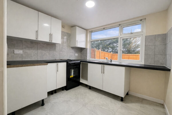 Modern 4 Bedroom Flat To Let - HP11