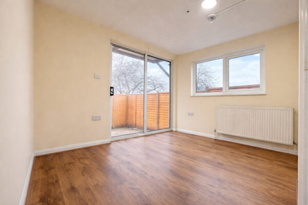 Modern 4 Bedroom Flat To Let - HP11