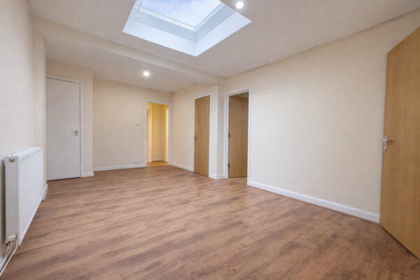 Modern 4 Bedroom Flat To Let - HP11