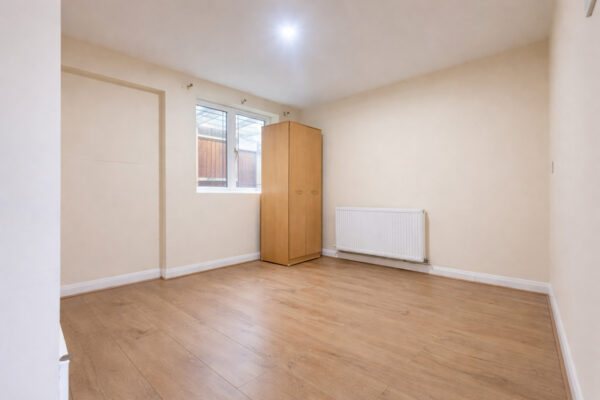 Modern 4 Bedroom Flat To Let - HP11