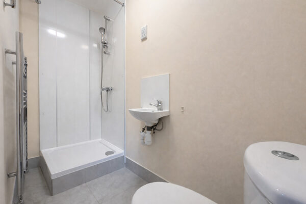 Modern 4 Bedroom Flat To Let - HP11