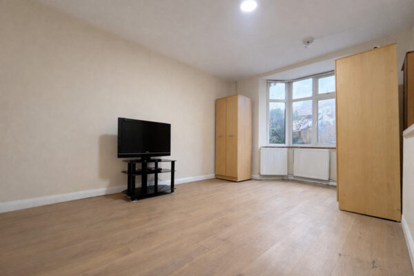 Modern 4 Bedroom Flat To Let - HP11