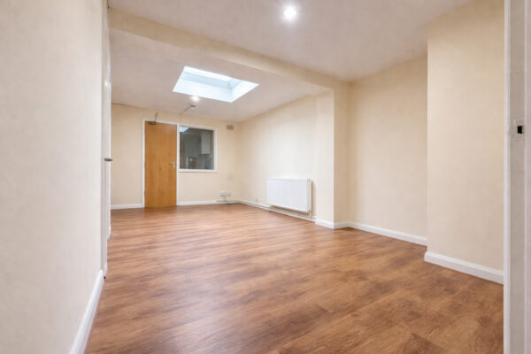 Modern 4 Bedroom Flat To Let - HP11