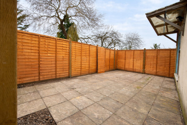 Modern 4 Bedroom Flat To Let - HP11