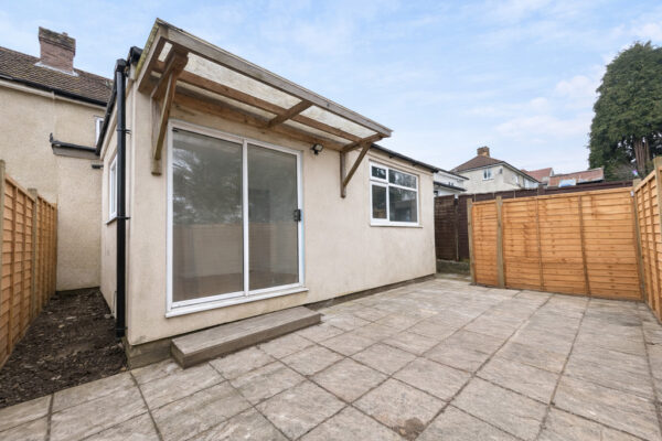 Modern 4 Bedroom Flat To Let - HP11