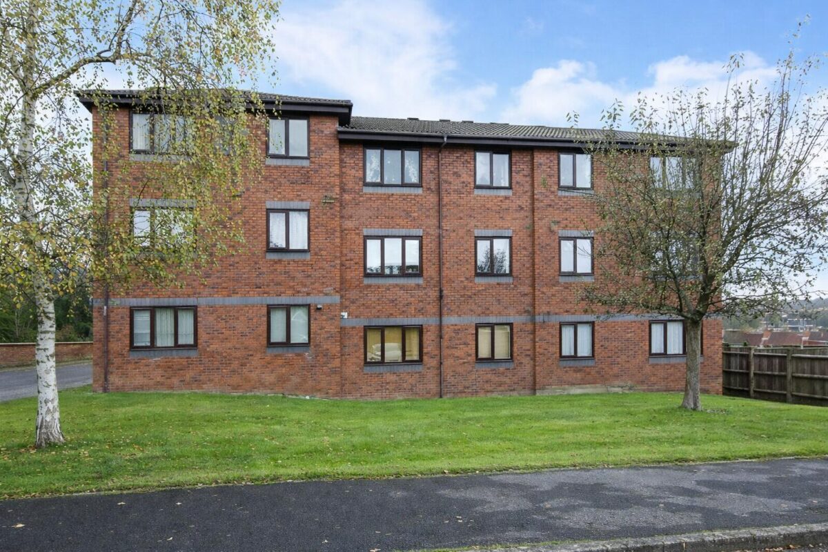 1 Bedroom Flat To Let - HP11