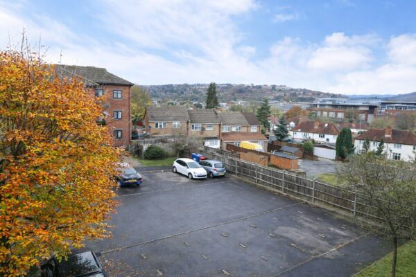 1 Bedroom Flat To Let - HP11