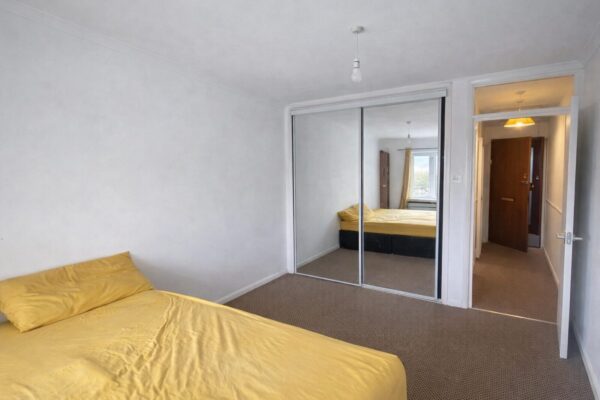 1 Bedroom Flat To Let - HP11