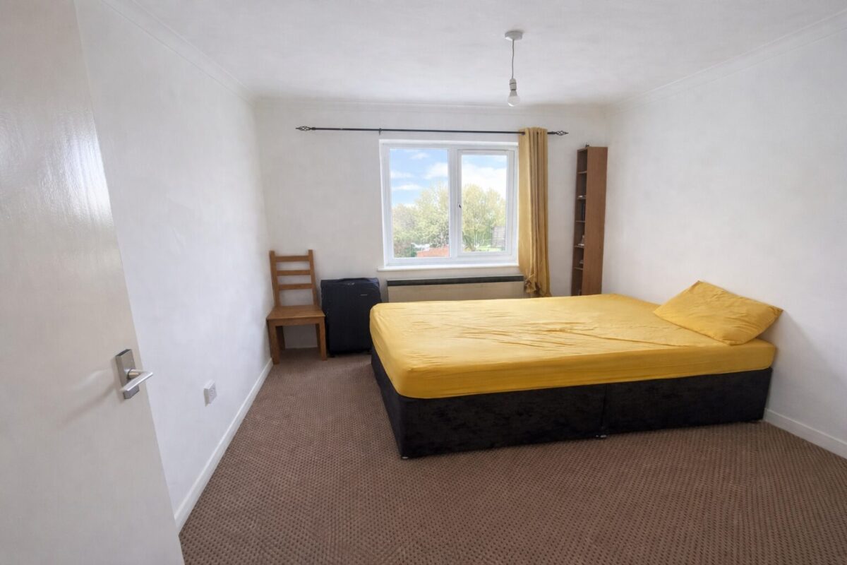 1 Bedroom Flat To Let - HP11