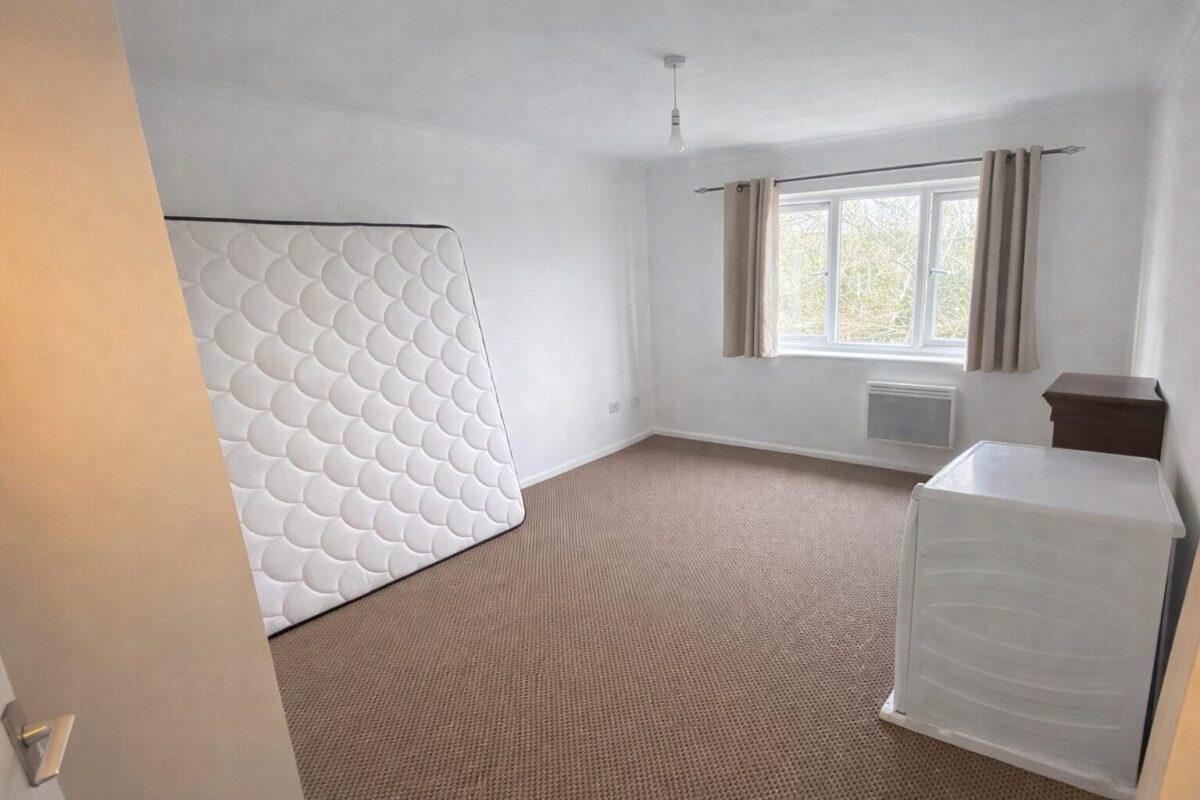 1 Bedroom Flat To Let - HP11